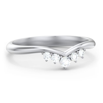 V Shape Band Ring With Graduated Diamonds Jewlr
